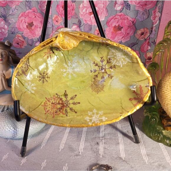 Other - DECOUPAGE CLAM SHELL DECOUPAGE SNOWFLAKES ON A CLAM SHELL TRINKET DISH